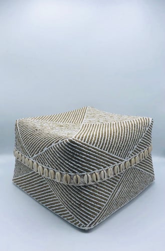 صناديق من الخوص الطبيعي مزينة بالخرز مكونه من 5 صناديق بداخل بعضها بغطاء لكل صندوق (25سم،20سم،16سم،13سم،10سم)