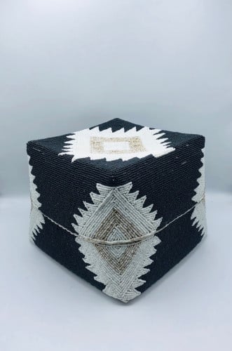 صناديق من الخوص الطبيعي مزينة بالخرز مكونه من 5 صناديق بداخل بعضها بغطاء لكل صندوق (25سم،20سم،16سم،13سم،10سم)