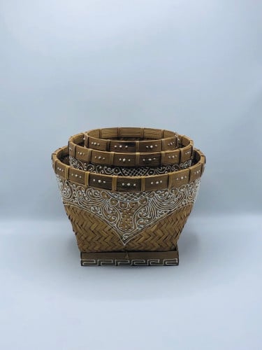 3 أحواض زراعية لون بيج مرسوم عليه بالأبيض (25سم ، 20سم ، 15سم)