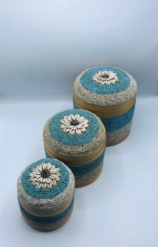 3 علب إسطوانية بداخل بعضها مع غطاء مزينة بالخرز  (18سم، 15سم، 11سم)