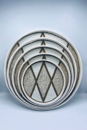 طقم مكون من 5 ألواح من الخوص الطبيعي مزين بالخرز (45سم،40سم،35سم،30سم،25سم)