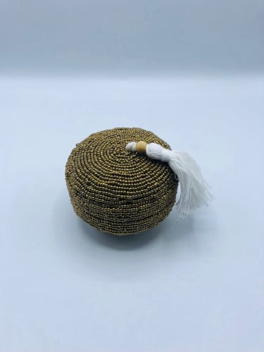 علبة صغيرة من الخوص (5 سم) مزينة بالخرز