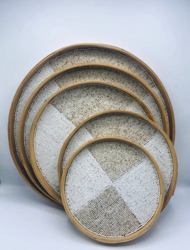 طقم مكون من 5 ألواح من الخوص الطبيعي مزين بالخرز (45سم،40سم،35سم،30سم،25سم)