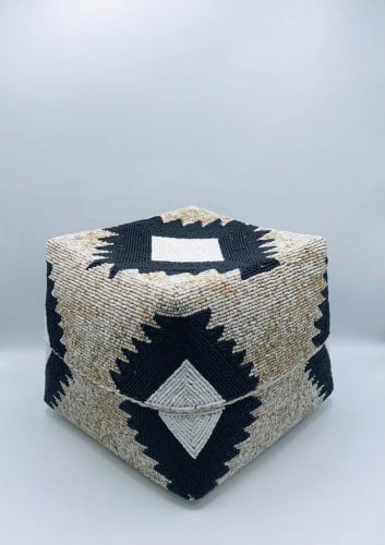 صناديق من الخوص الطبيعي مزينة بالخرز مكونه من 5 صناديق بداخل بعضها بغطاء لكل صندوق (25سم،20سم،16سم،13سم،10سم)