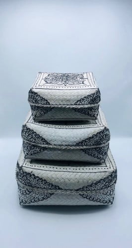 طقم مكون من 3 صناديق مزخرف عليها بالرسم اليدوي (25سم ، 20سم ، 15سم)