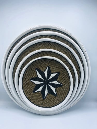 طقم مكون من 5 ألواح من الخوص الطبيعي مزين بالخرز (45سم،40سم،35سم،30سم،25سم)