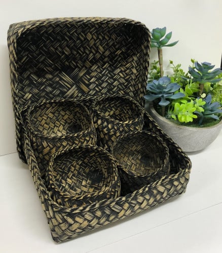 صندوق حجم 20سم لون ذهبي بالأسود مكون من 4 صناديق صغيره مع غطاء