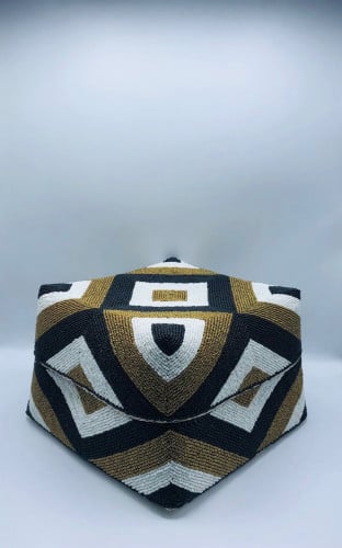 صناديق من الخوص الطبيعي مزينة بالخرز مكونه من 5 صناديق بداخل بعضها بغطاء لكل صندوق (25سم،20سم،16سم،13سم،10سم)