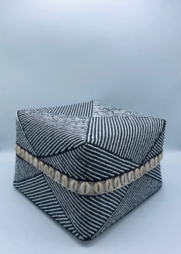 صناديق من الخوص الطبيعي مزينة بالخرز مكونه من 5 صناديق بداخل بعضها بغطاء لكل صندوق (25سم،20سم،16سم،13سم،10سم)