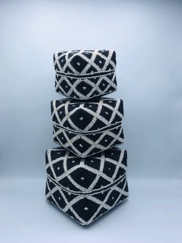 صناديق من الخوص الطبيعي مزينة بالخرز مكونه من 3 صناديق بداخل بعضها بغطاء لكل صندوق (20سم،16سم،13سم)