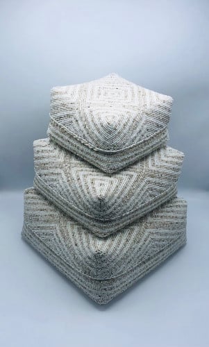 صناديق من الخوص الطبيعي مزينة بالخرز مكونه من 3 صناديق بداخل بعضها بغطاء لكل صندوق (25سم،20سم،16سم)