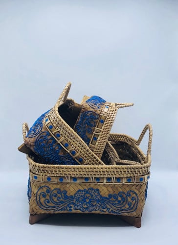 3 سلات من الخوص مع رسم باليد باللون الأزرق (30 سم، 25سم، 20سم)