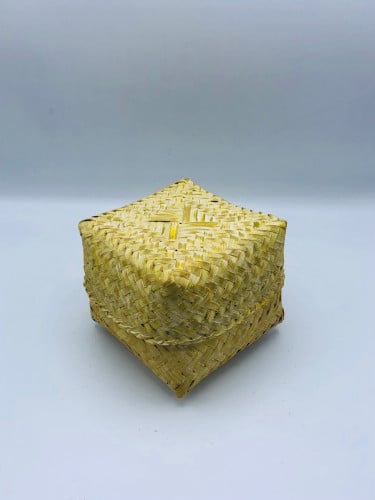 صندوق صغير من الخوص الطبيعي (10 سم) لون أصفر