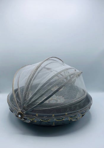 3 سلات لحفظ الطعام باللون الرمادي مرسوم عليها باللون الذهبي ( 35سم ، 30سم , 25سم )