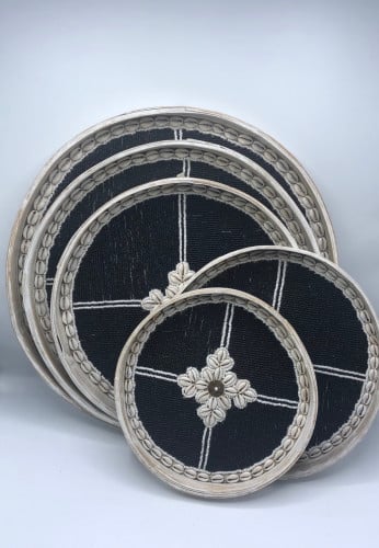 طقم مكون من 5 ألواح من الخوص الطبيعي مزين بالخرز (45سم،40سم،35سم،30سم،25سم)