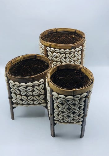 3 أحواض زينة من الخوص مزينة بالقواقع