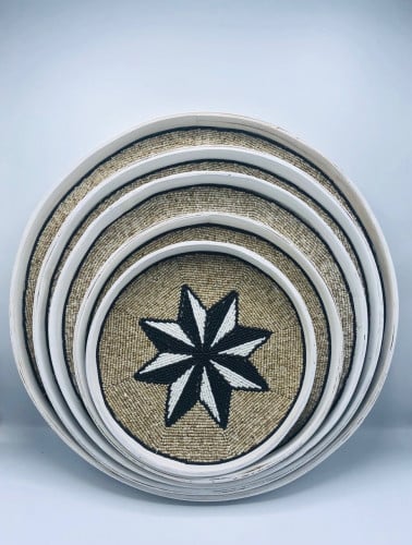 طقم مكون من 5 ألواح من الخوص الطبيعي مزين بالخرز (45سم،40سم،35سم،30سم،25سم)