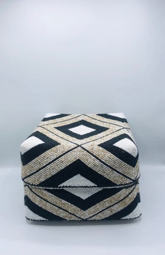 صناديق من الخوص الطبيعي مزينة بالخرز مكونه من 5 صناديق بداخل بعضها بغطاء لكل صندوق (25سم،20سم،16سم،13سم،10سم)