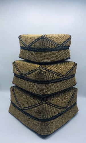 صناديق من الخوص الطبيعي مزينة بالخرز مكونه من 3 صناديق بداخل بعضها بغطاء لكل صندوق (25سم،20سم،16سم)