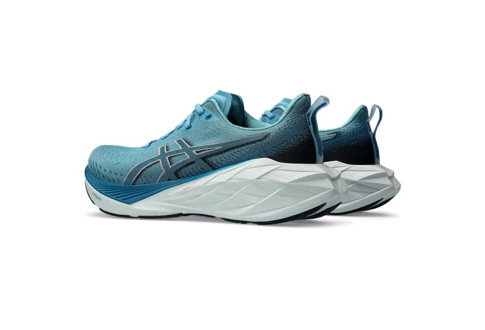 ASICS NOVABLAST 4