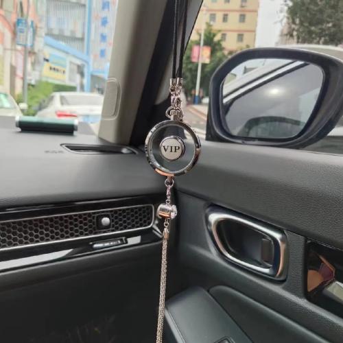 ميداليه تعليق شعار VIP مع عطر فاخر