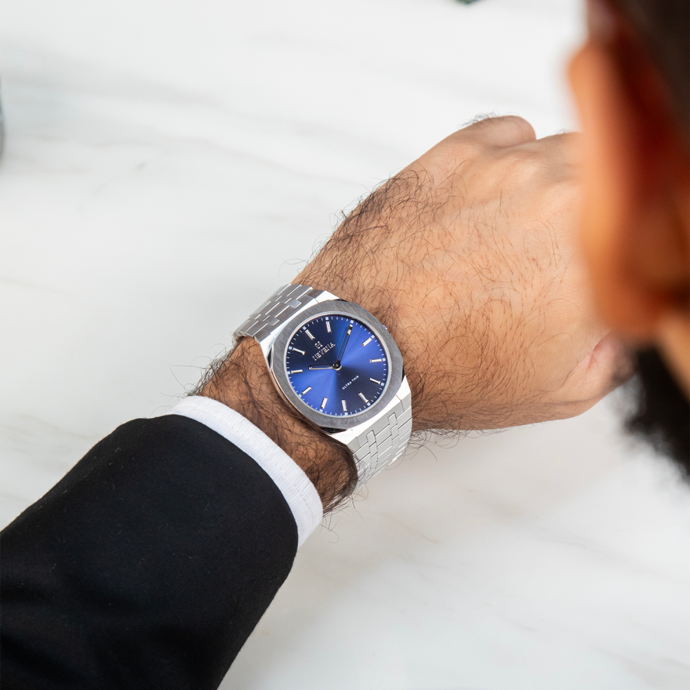 ساعة الحلم الرجالية ستيل باللون الفضي