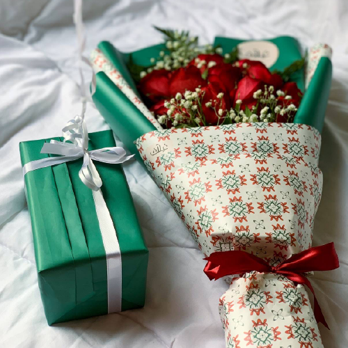 ورق تغليف للورد والهدايا -  12 ورقة