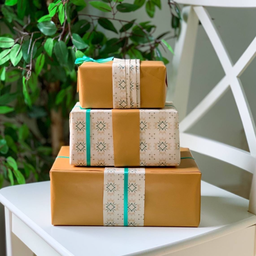 ورق تغليف للورد والهدايا - 12 قطعة