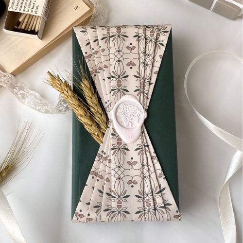 ورق تغليف للورد والهدايا - 12 قطعة