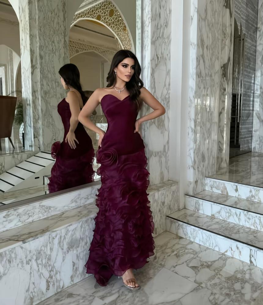 فستان بلون بنفسجي غامق (برقوقي) بدون أكتاف