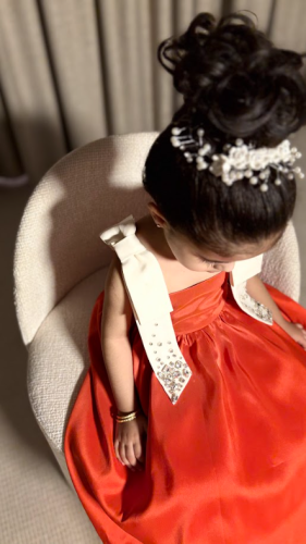 فستان برتقالى بفيونكة