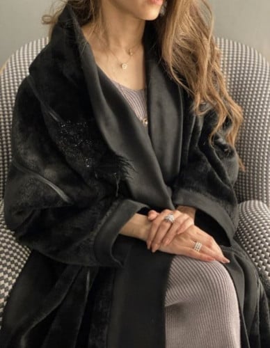 عباية فاخرة شتوية فرو اسود وشك اسود