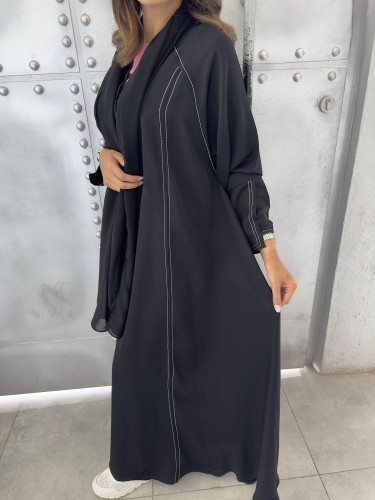 عبايه كلوش مطرزة بالخيط