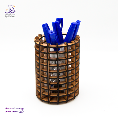 مقلمة أقلام خشبية