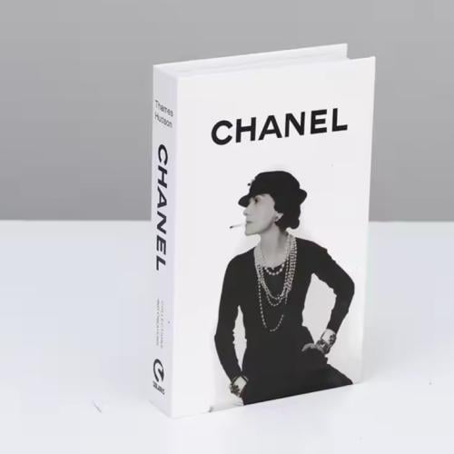 كتاب ديكور فاخر – غلاف فاخر بطابع شانيل مع صندوق ت...