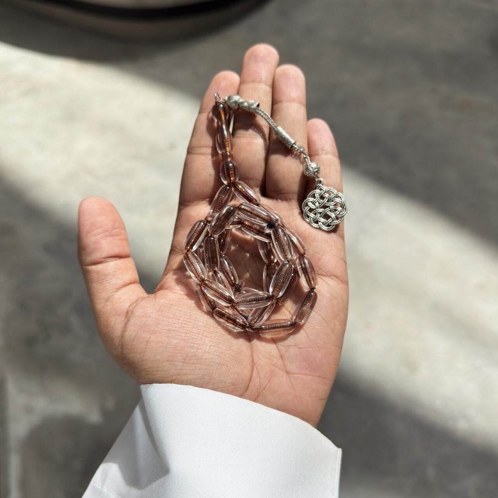 مسباح صنوبري - لون شفاف مخلوط مع بني