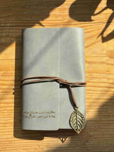 دفتر جلد فاخر – رمادي رملي
