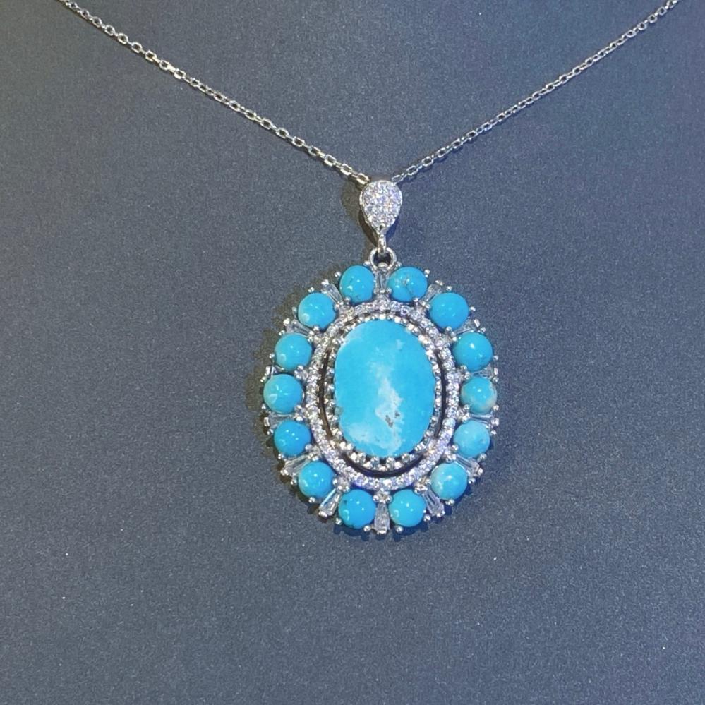 قلادة الفيروز النيشابوري المرصعة بالزركون وأحجار الفيروز الصغيرة – فضة 925 مطلية روديوم