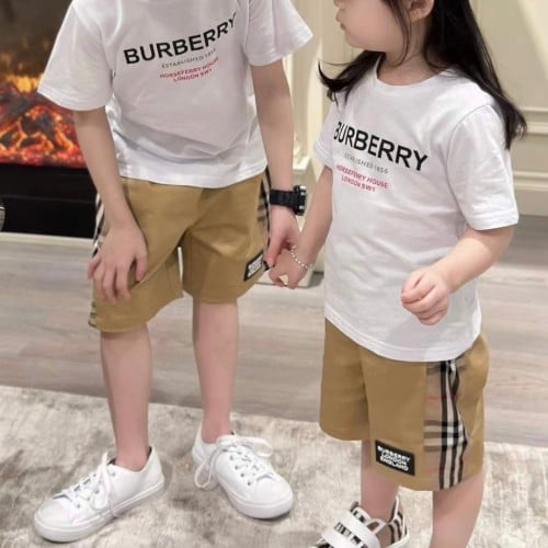 تيشيرت ابيض بربري بيسك