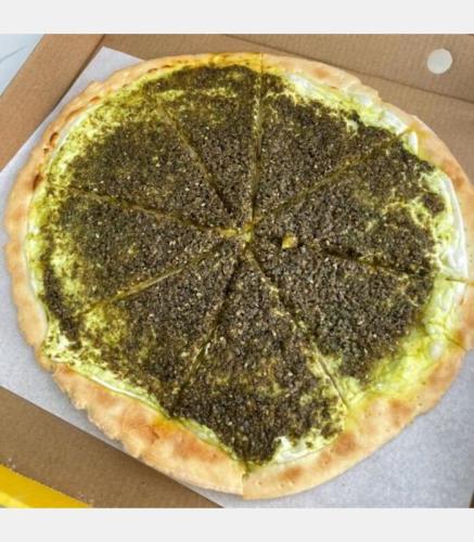 مناقيش لبنه مع زعتر سادة كبير