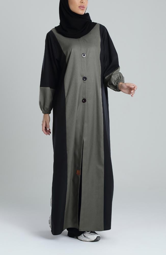 عباية بلونين أسود وزيتي بتصميم عملي ومريح