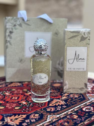 Seis perfume