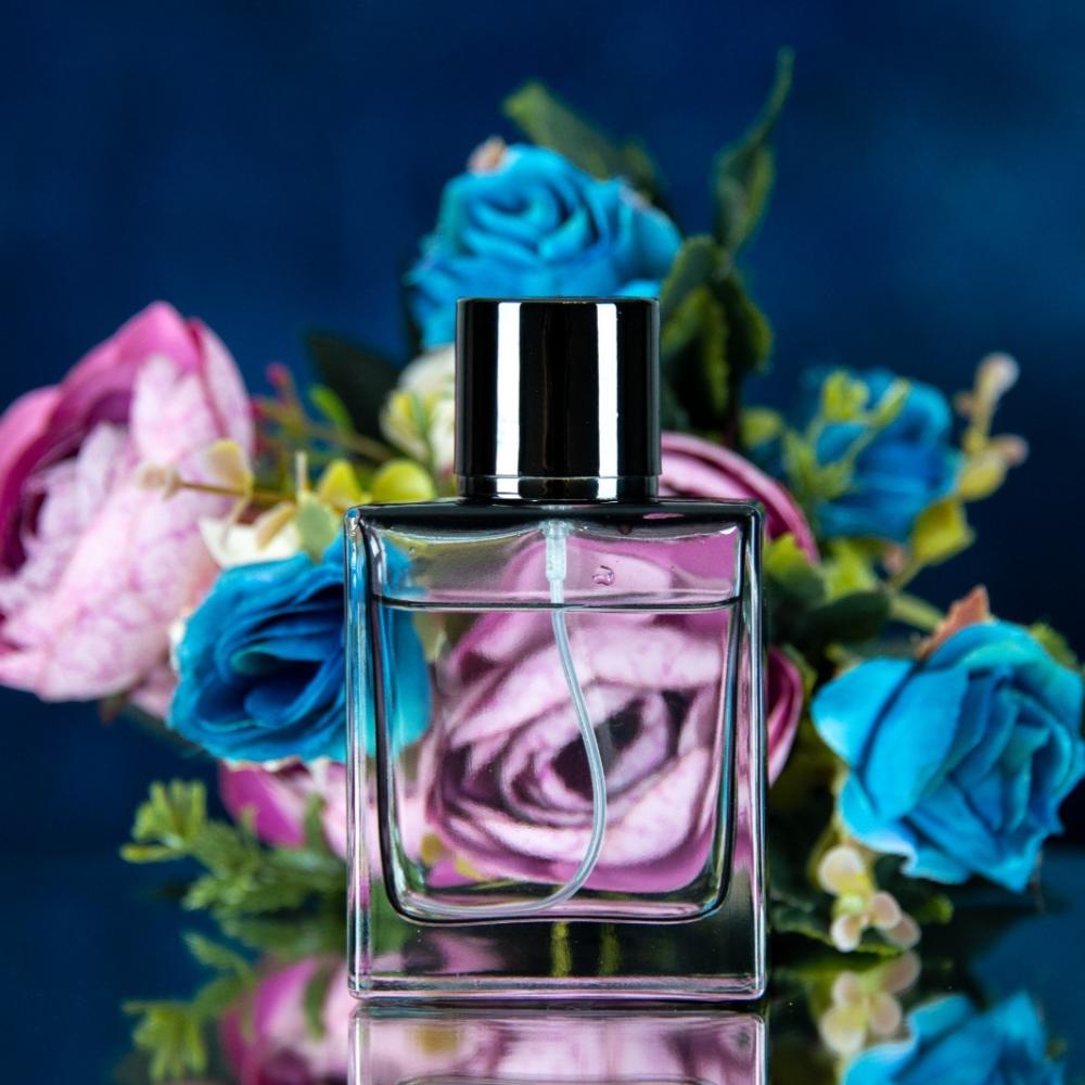 كيف تجعل عطرك يدوم طويلًا؟ اكتشف سر ثبات العطور وأفضل الحيل لتعزيز رائحته