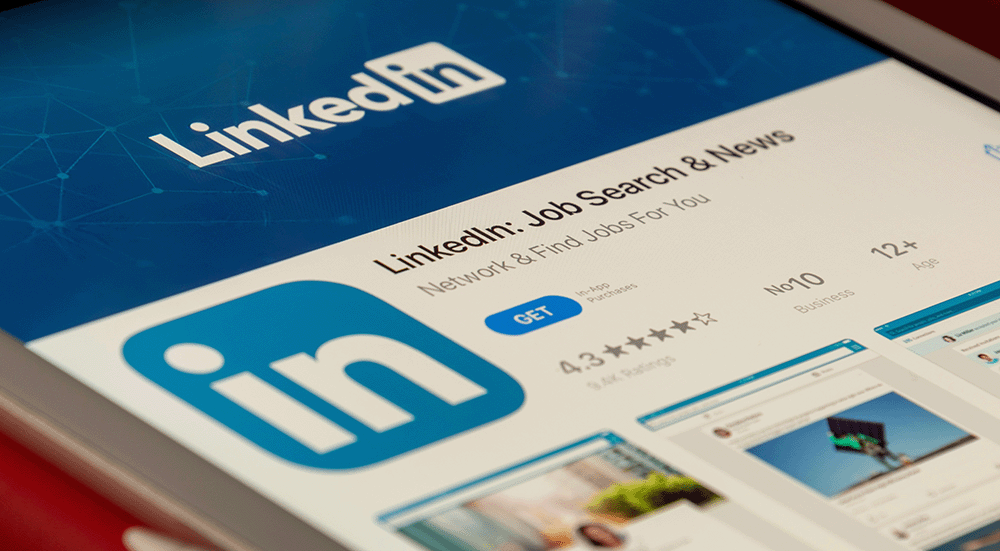 هل LinkedIn Premium يستحق الاشتراك؟