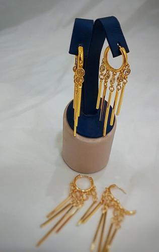 اقراط مطلية بذهب