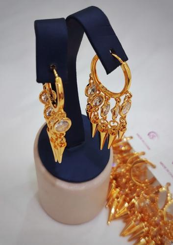 اقراط مطلية بذهب