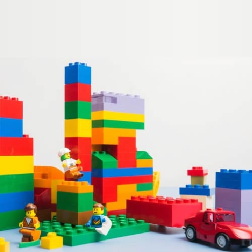 الليغو والمكعبات
