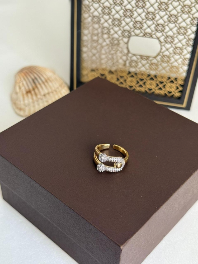 خاتم نسائي مطلي بالذهب بتصميم عصري وفخم – لمسة أناقة لكل يوم.                        MR-079