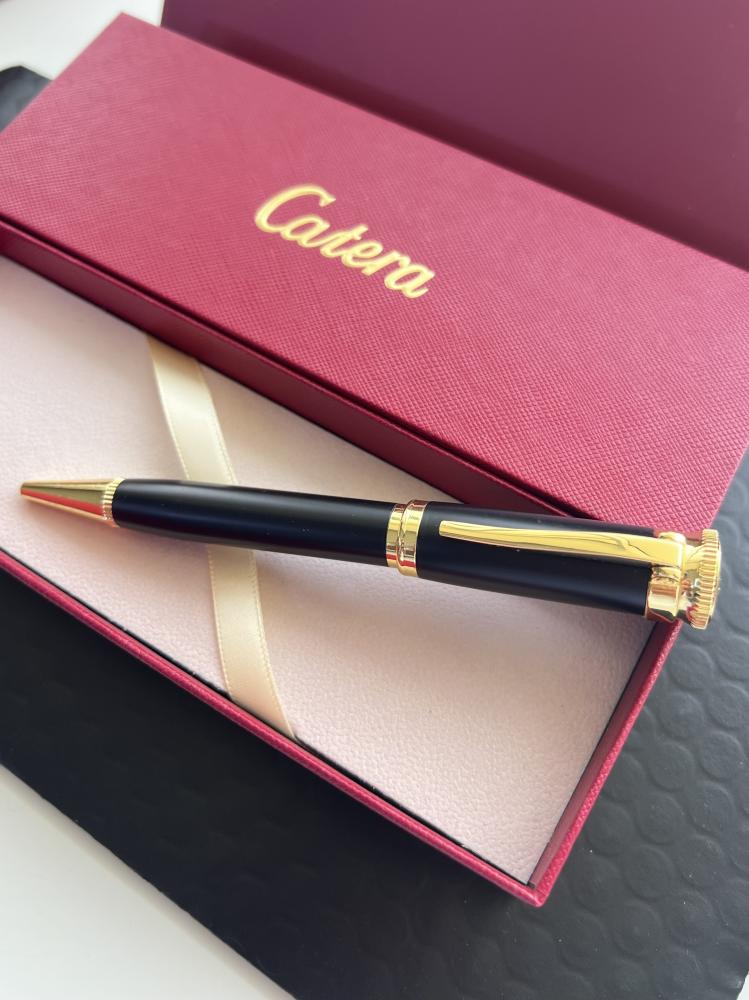 قلم أنيق يروي قصة الوقت