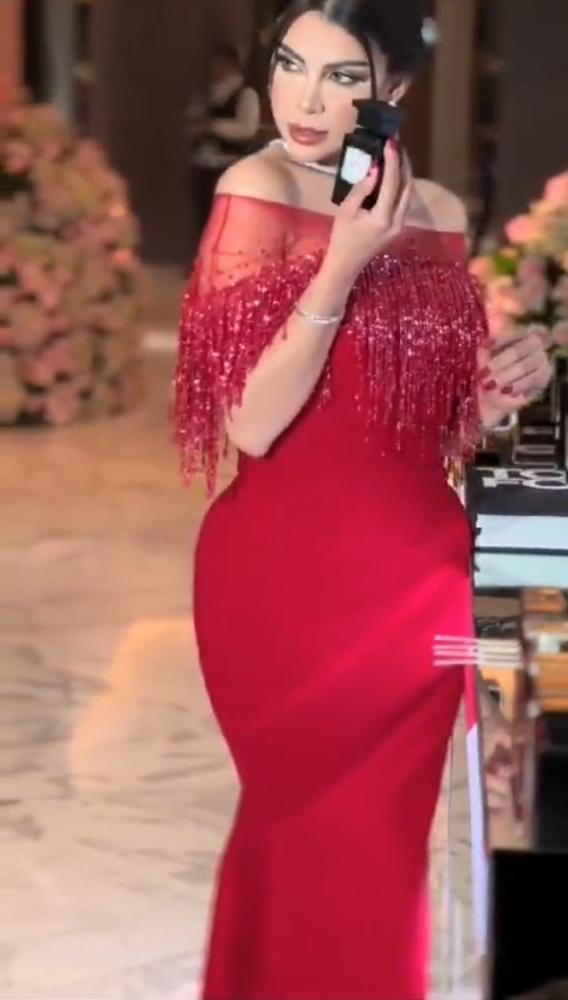 فستان سهره مزین بخرز احمر